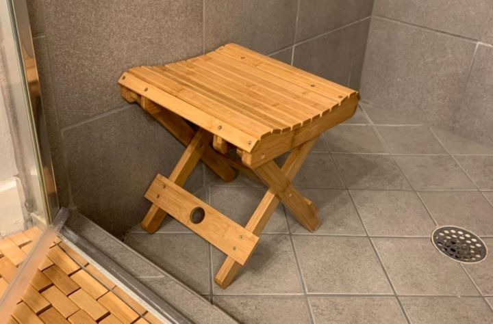 Having the foldable shower bench from Urforestic