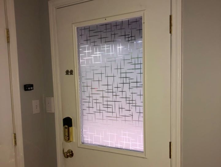 Observing the beautiful design of the frosted glass film for shower doors