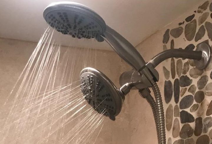 Checking how comfortable the spray pressure of the dual shower head