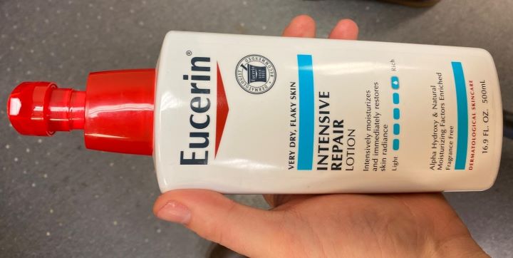Trying the non-greasy after shower lotion for dry skin from Eucerin