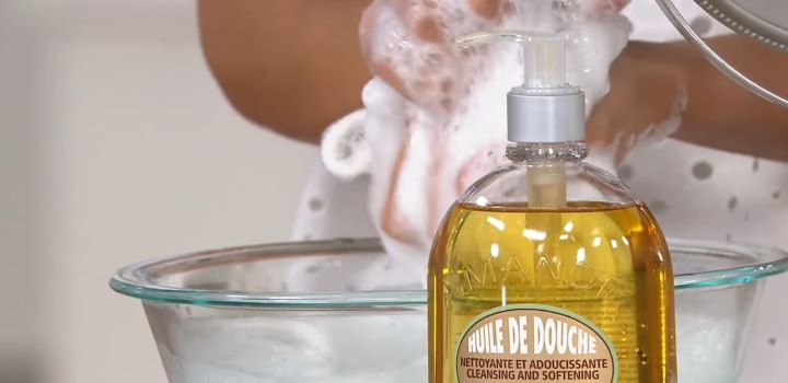 Testing the shower oil for dry skin