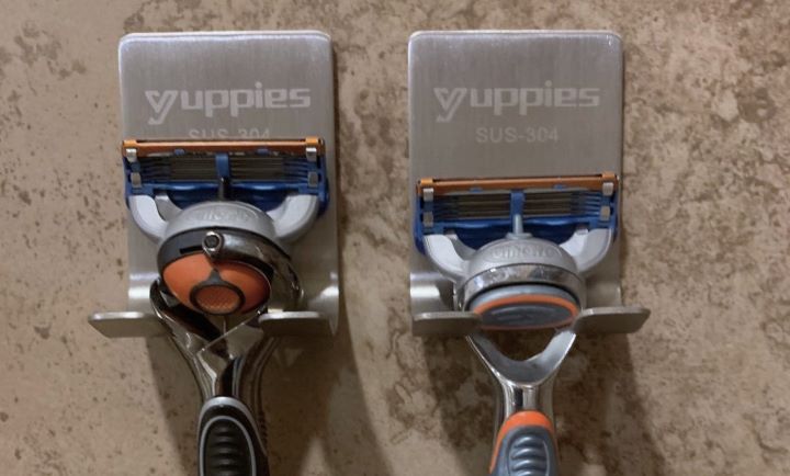 Trying the Razor Holder for Shower from Yuppies