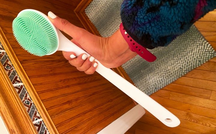 Holding Silicone Bath Body Brush Exfoliator from V-TOP